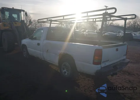 2003 GMC Sierra 1500 Work Truck z USA, uszkodzony, nr VIN 1GTEC14X53Z226593